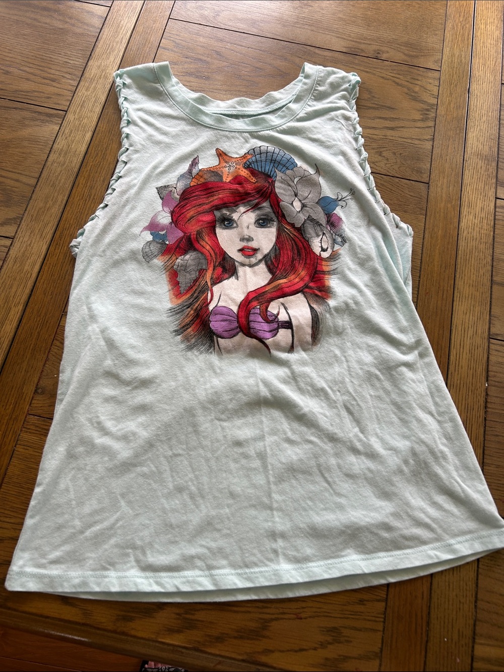 Mint Graphic Little Mermaid Sleeveless Tank Top size medium
